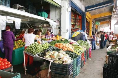 Exigen que tianguis y mercados operen de forma digna