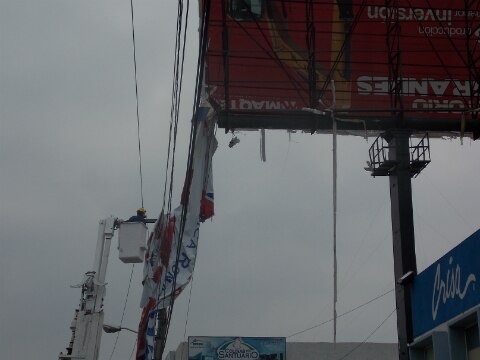 Espectacular caído por fuerte tromba