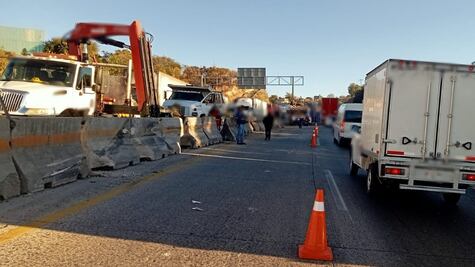Accidente mantiene cierre parcial a la circulación en la autopista México-Querétaro