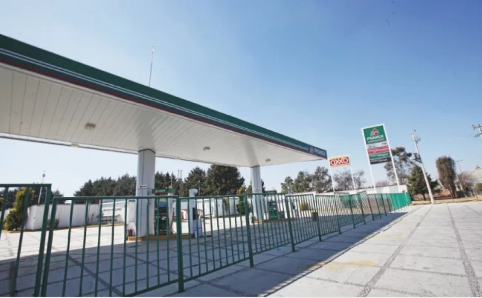 Gasolinera que “vende más barato” ¡lleva 2 años clausurada!