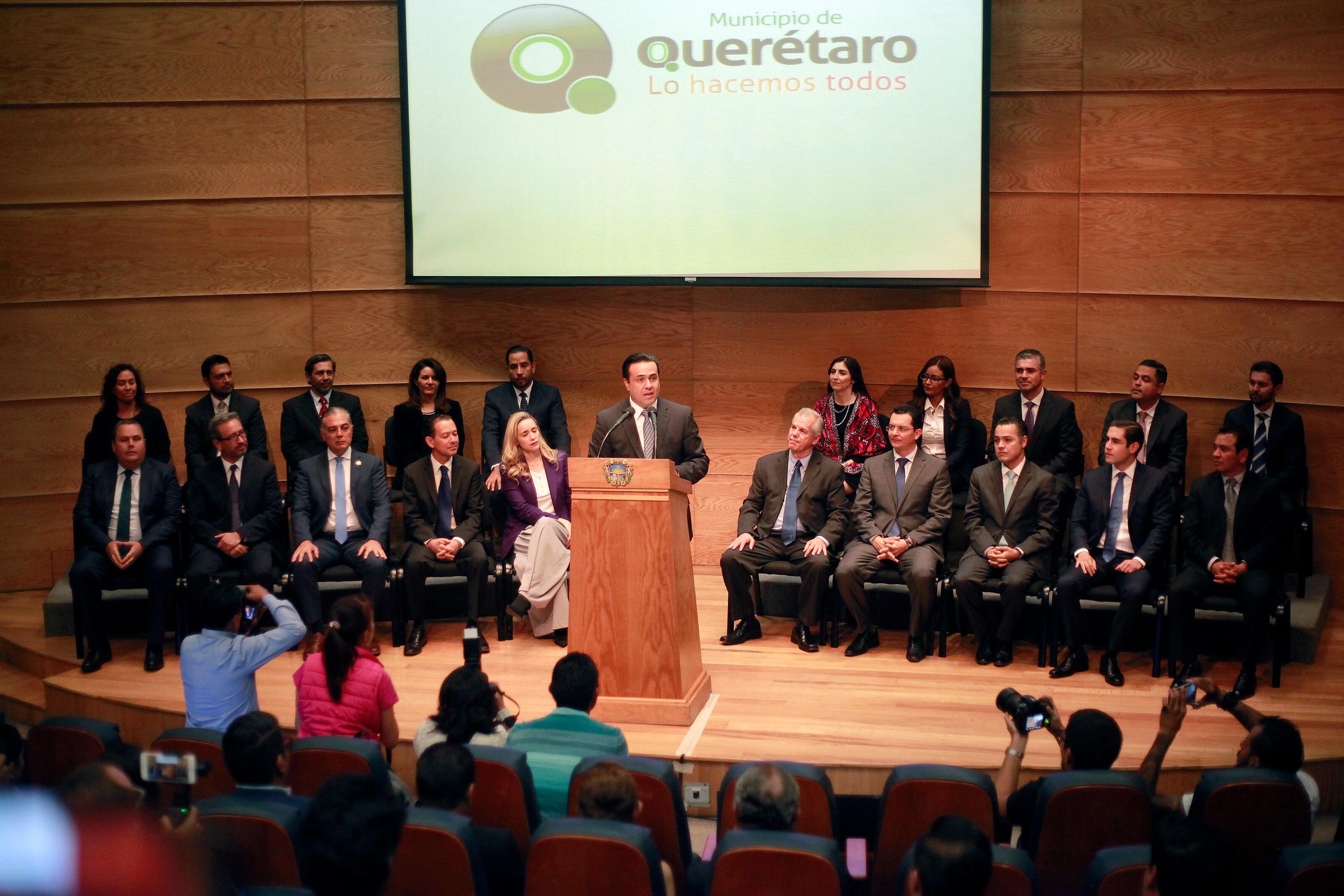 Luis Nava presenta a los integrantes de su gabinete 2018-2021