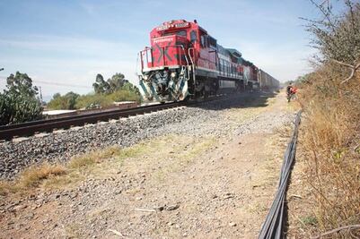 Continúa proyecto del tren rápido