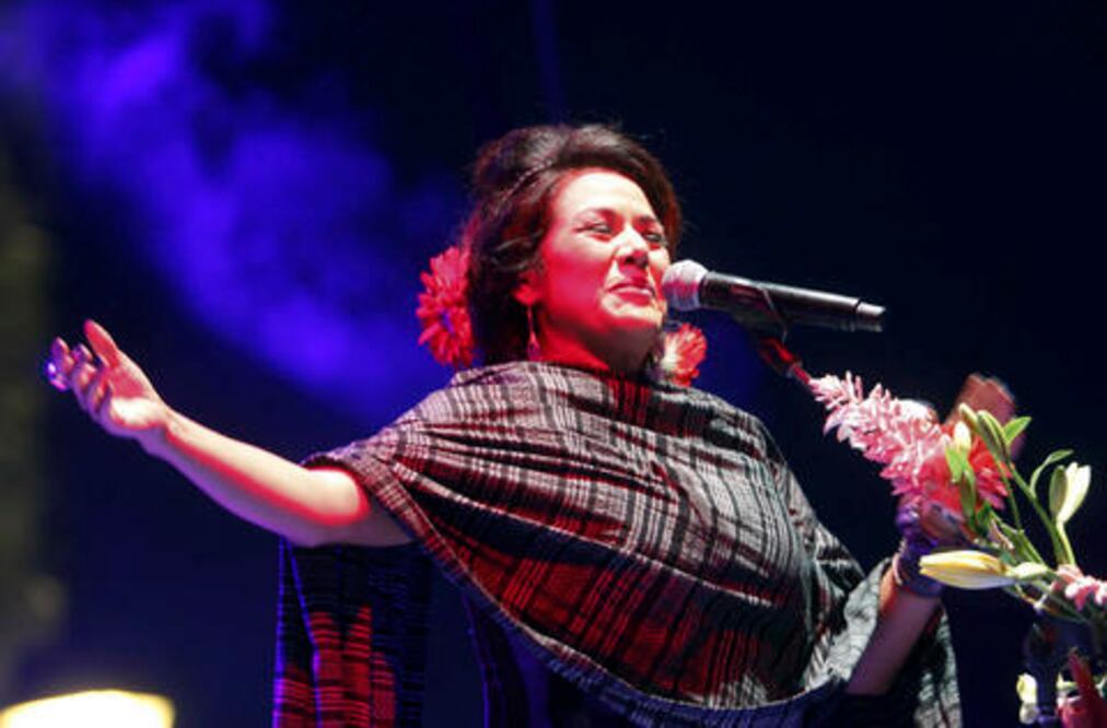 Llena la Plaza Independencia