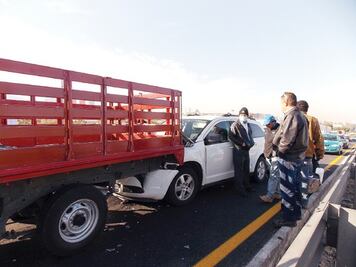 Carambola entre 5 en la México-Querétaro