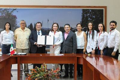 Prevé UAQ entregar 2 mil lentes a alumnos