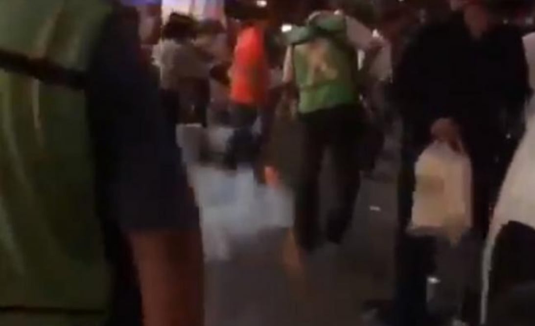 El área donde dormían migrantes centroamericanos fue fumigada. Foto: Captura de pantalla