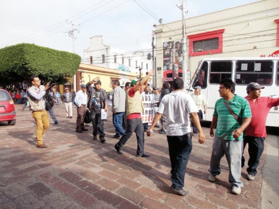 Apoyan a checadores para ingresar a Red Q