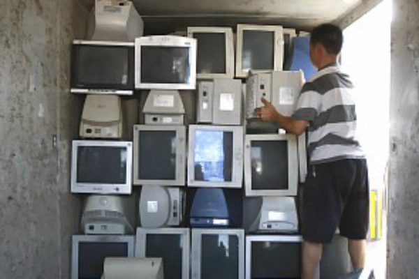 Corregidora capta 6 ton de aparatos