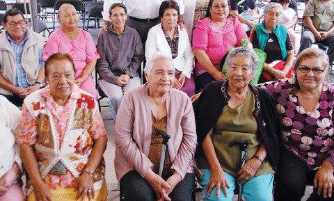  Inauguran plaza  para atender analfabetismo 