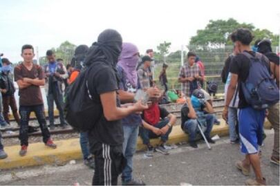 Caravana Migrante cruza río Suchiate hacia México
