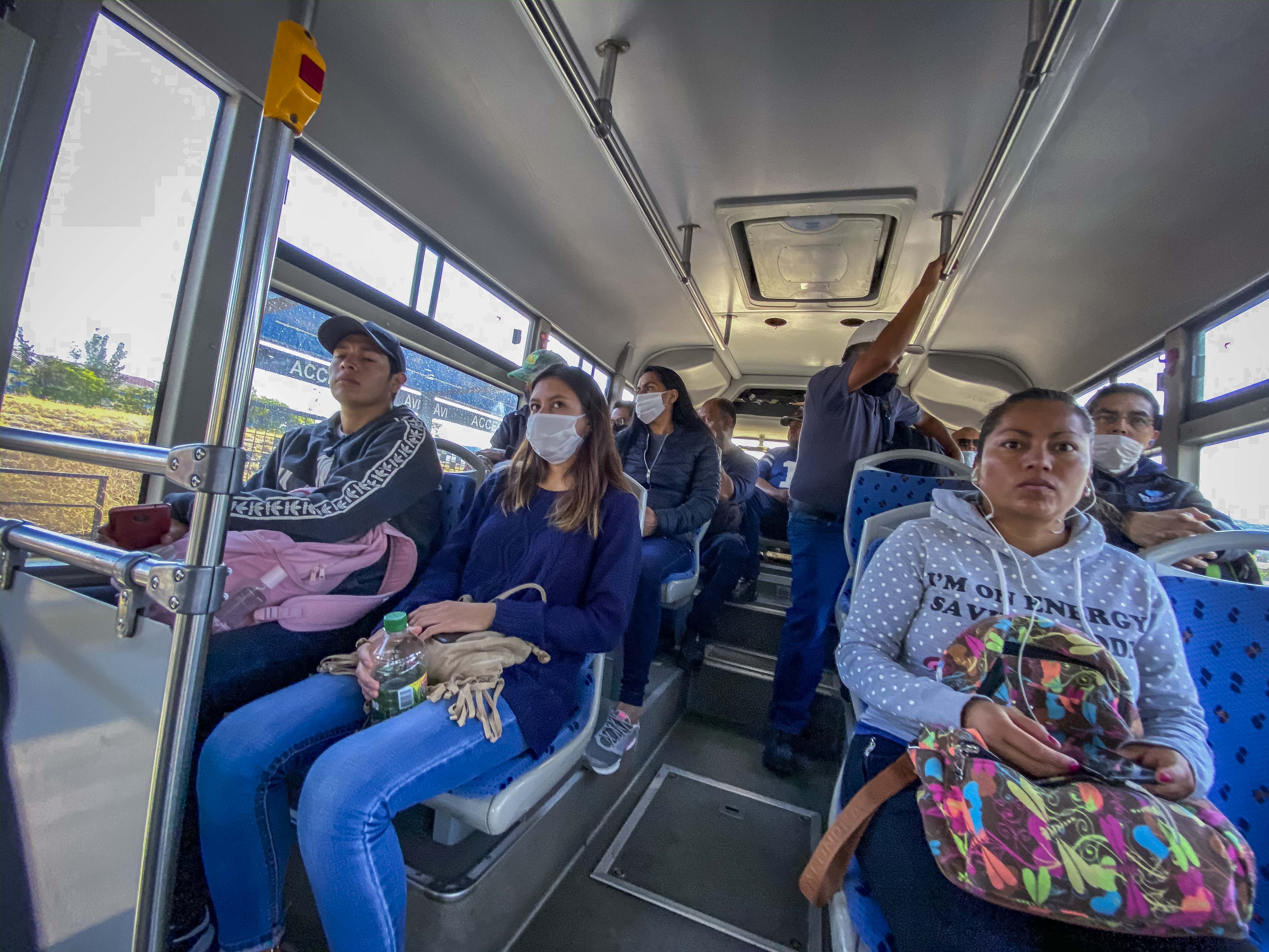 Sin sana distancia. La nueva normalidad fue un día común en Querétaro