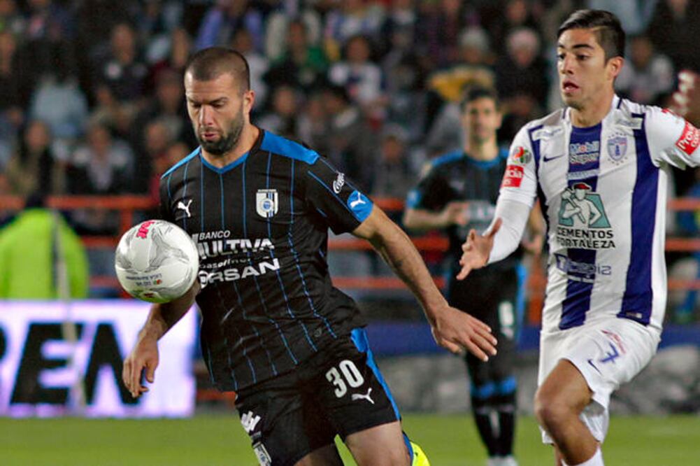 Emanuel Villa sigue siendo el referente ofensivo de Querétaro, aunque el “T ito” no anota desde la Jornada 3 en la que firmó doblete ante Puebla (ALVARO PAULIN. IMAGO 7)