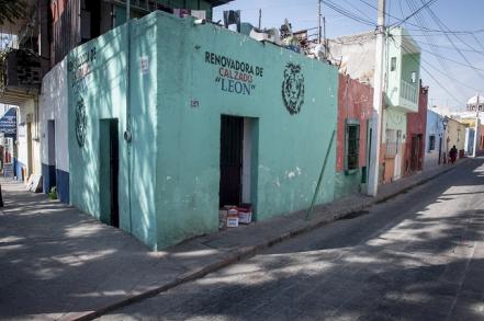 #NuestrasHistorias. Efraín mantiene vivo cada día el oficio de zapatero