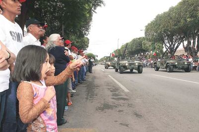 Impresiona desfile militar