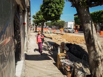 "Han bajado las ventas, pero es positivo que reparen la calle"