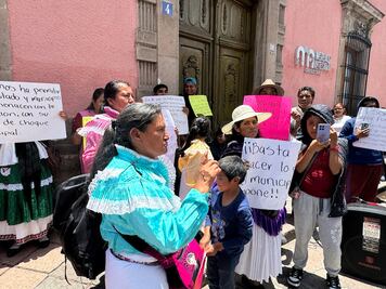 Protestan e impiden apertura del Mercado Artesanal 