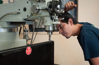 Alta precisión. Vende piezas a industrias en auge