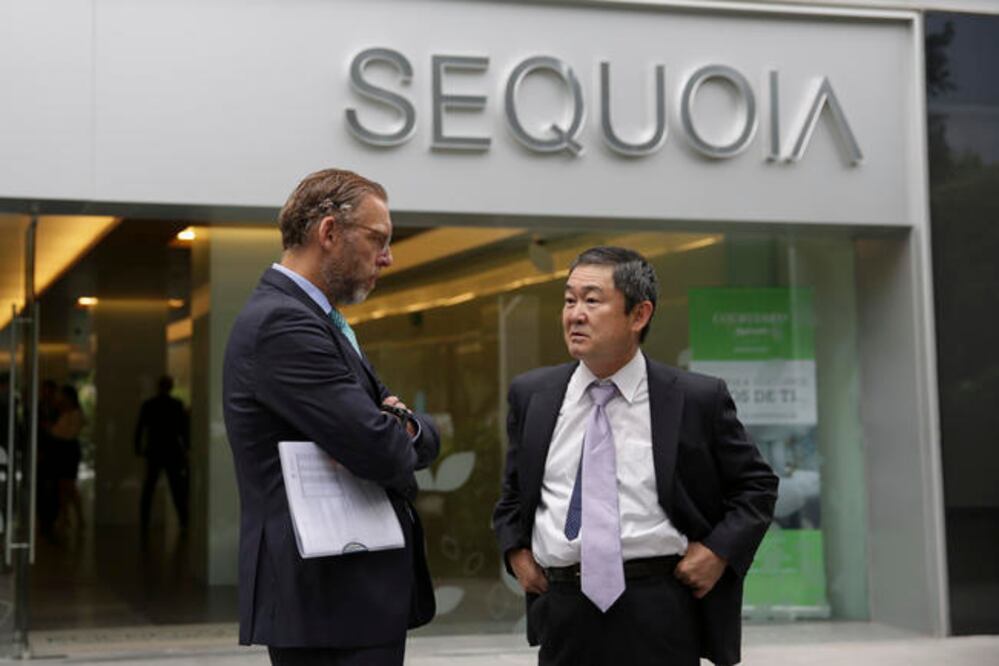 El titular de Desarrollo Sustentable, Marco del Prete Tercero, entre otros, acompañó al mandatario a las instalaciones del empresa nipona. (ESPECIAL)