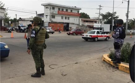 Reciben a AMLO con exigencia de justicia en Minatitlán