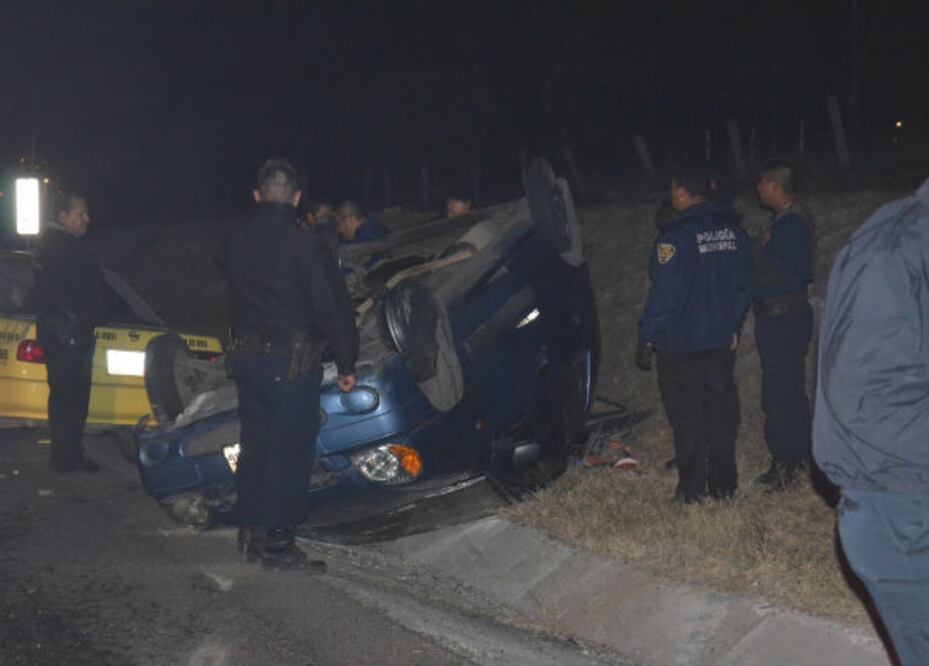 Aparatosa volcadura en la México-SLP