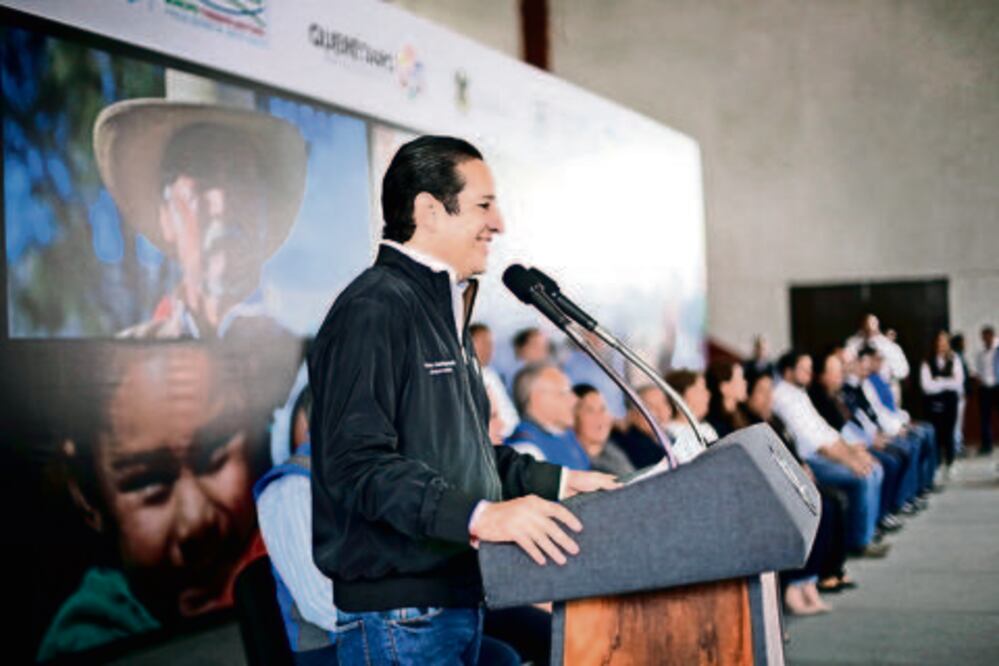 Entregan paquetes alimentarios a zonas marginadas