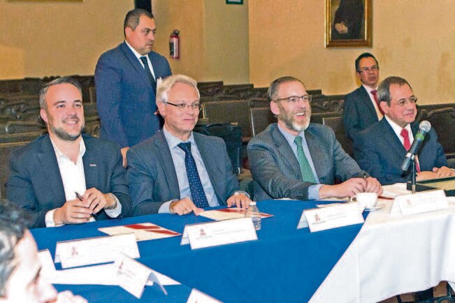 Durante la última asamblea general del Aeroclúster en 2016, funcionarios destacan que se seguirá impulsando el desarrollo del sector. (DEMIAN CHÁVEZ. EL UNIVERSAL)