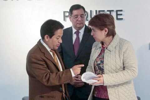 Pondrán tope salarial a funcionarios locales