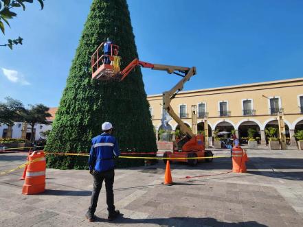 Ya "ponen chulo" el Centro Histórico de Querétaro para la época navideña 