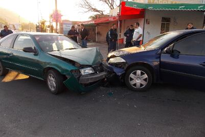 Conductor ebrio choca en El Pueblito