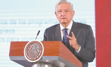 AMLO dice que el pico de contagios será en mayo; académicos afirman que en junio