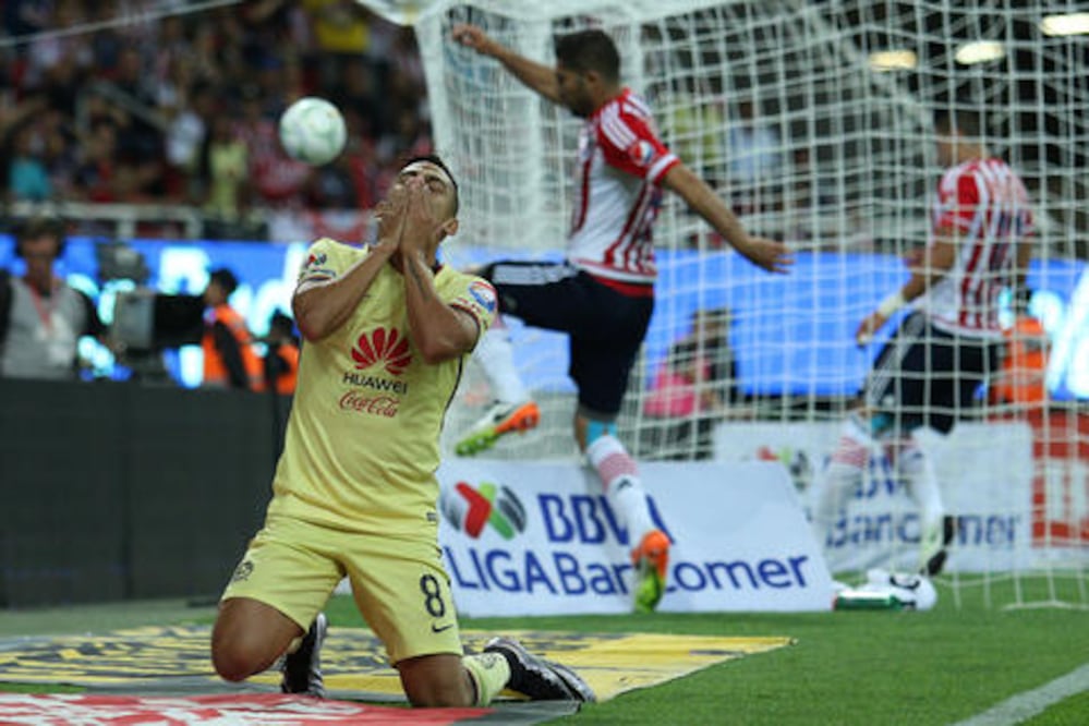 Rodolfo Cota salva el juego para chivas