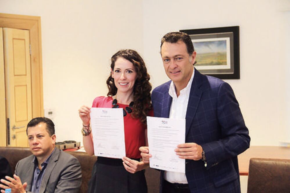 Kuri firma acuerdo para su gobierno