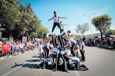 Capitalinos conmemoran 105 años de la Revolución
