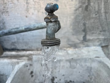 Obras dejan sin agua a 15 colonias de la capital queretana; hoy se regularizará el servicio
