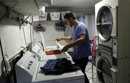 Nuevo ritmo de vida atrae más clientes a la lavandería