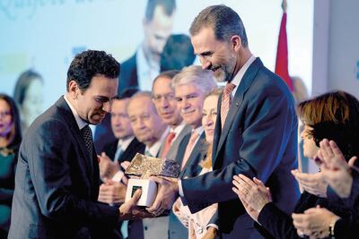 Ven censura en salida de Carlos Loret 