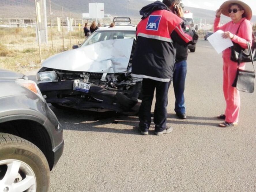 Chocan en la avenida Fray Junípero Serra