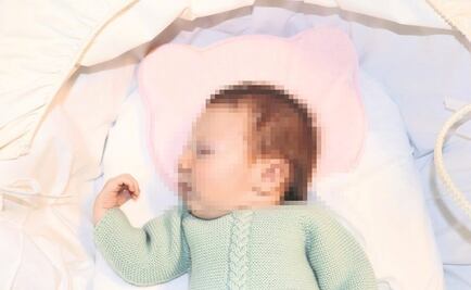 Becaria del IMSS Querétaro aplica a bebé vitaminas en los ojos