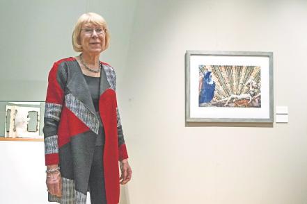 Mujeres con manos al arte y la voz al cielo