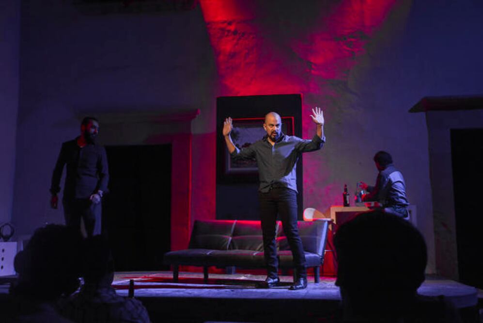 En El arte de hartar, que está por llegar a las 150 representaciones, se desata una intensa discusión en torno a una pieza artística. La comedia destaca por propiciar la reflexión en el público. Foto: MARIO VALDÉS. EL UNIVERSAL