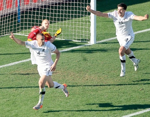 Convocan a dos jugadores sin club