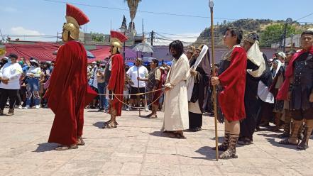 Semana Santa. Así se vive el tradicional Viacrucis de La Cañada, en Querétaro 