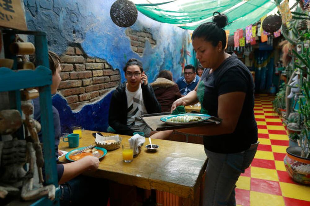 El lugar recibe clientela de diferentes edades quienes quedan sorprendidos por la escenografía del lugar (CÉSAR GÓMEZ)