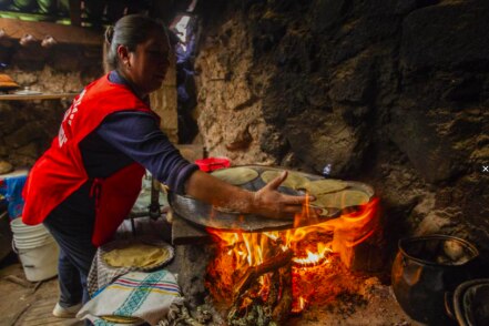 El mole rojo con guajolote y el pulque, los manjares gastronómicos de Amealco