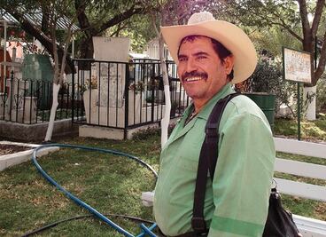 Velan y conviven   con los muertos  