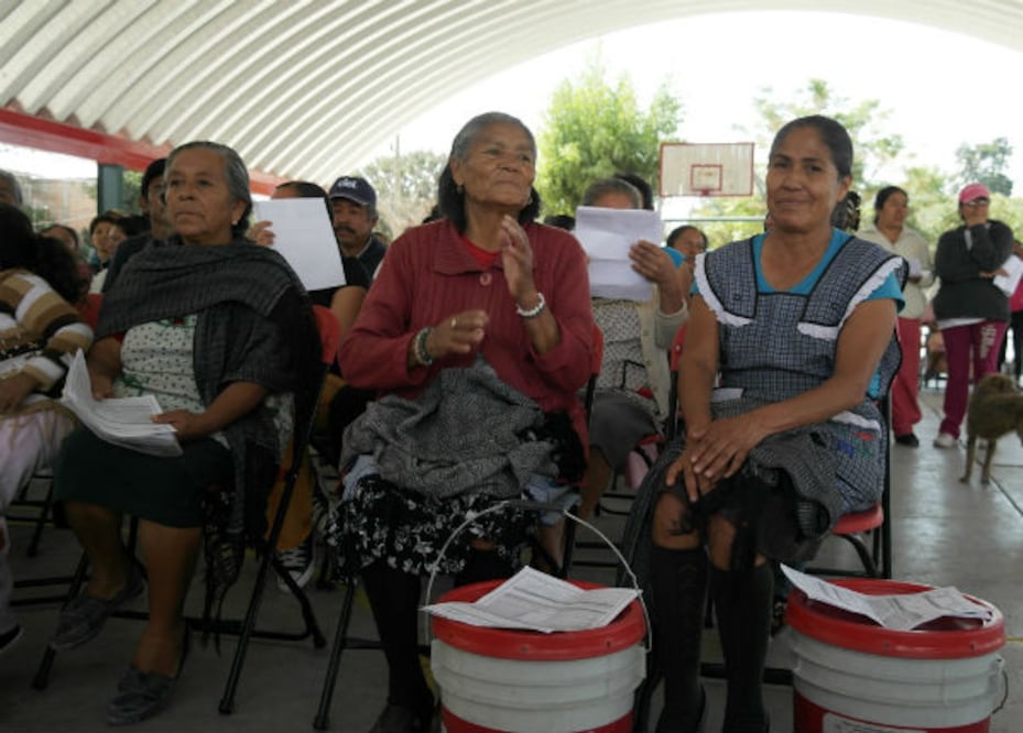 Entregan Impermeables a comunidades de El Marqués