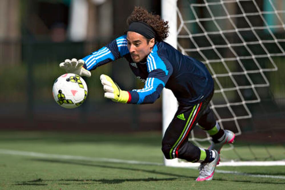 Memo Ochoa anhela acariciar el trofeo