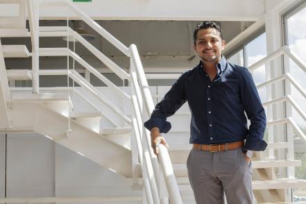 Su ingenio juvenil, lo llevó al éxito empresarial 