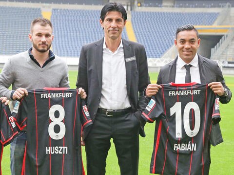 Marco Fabián cumple 27 y no se afianza