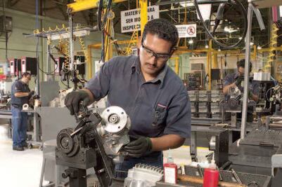 Hasta abril, se crearon en capital 14 mil 875 empleos